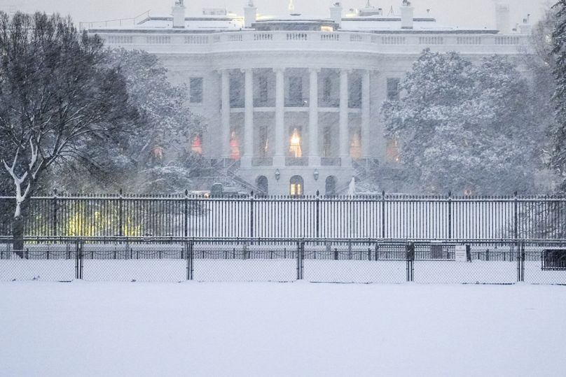 us snowstorm leaves four dead hundreds of thousands without power 0 brVSGv5n