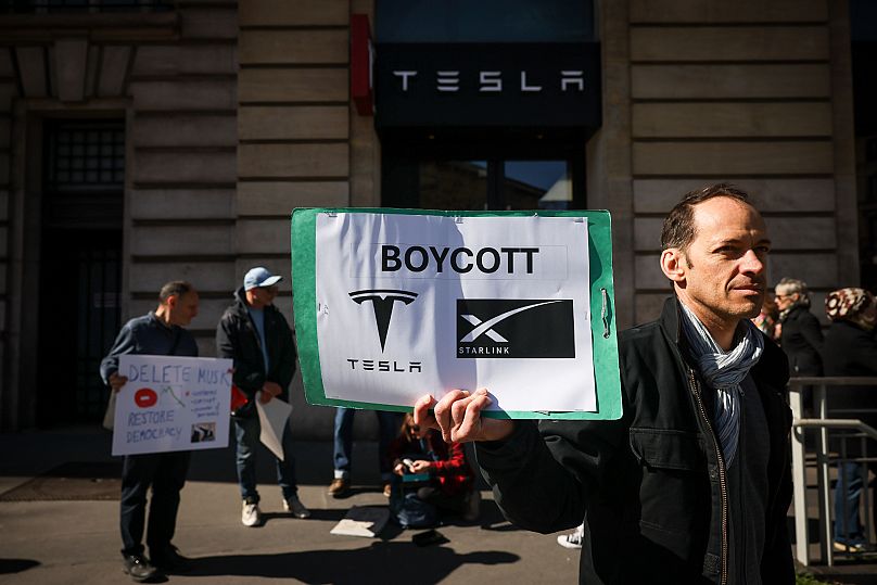Protesters rebel against Elon Musk's US government purge during Tesla Takedown 3 protesters rebel against elon musks us government purge during tesla takedown 2 SttSpPR3
