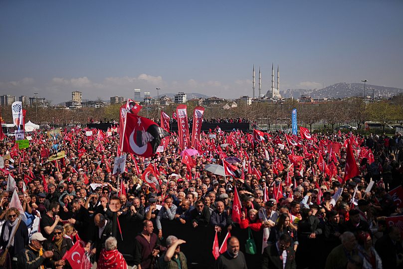 Thousands attend CHP rally in Istanbul against mayor Ekrem İmamoğlu's arrest 1 thousands attend chp rally in istanbul against mayor ekrem imamoglus arrest 0 FCwzvQsp