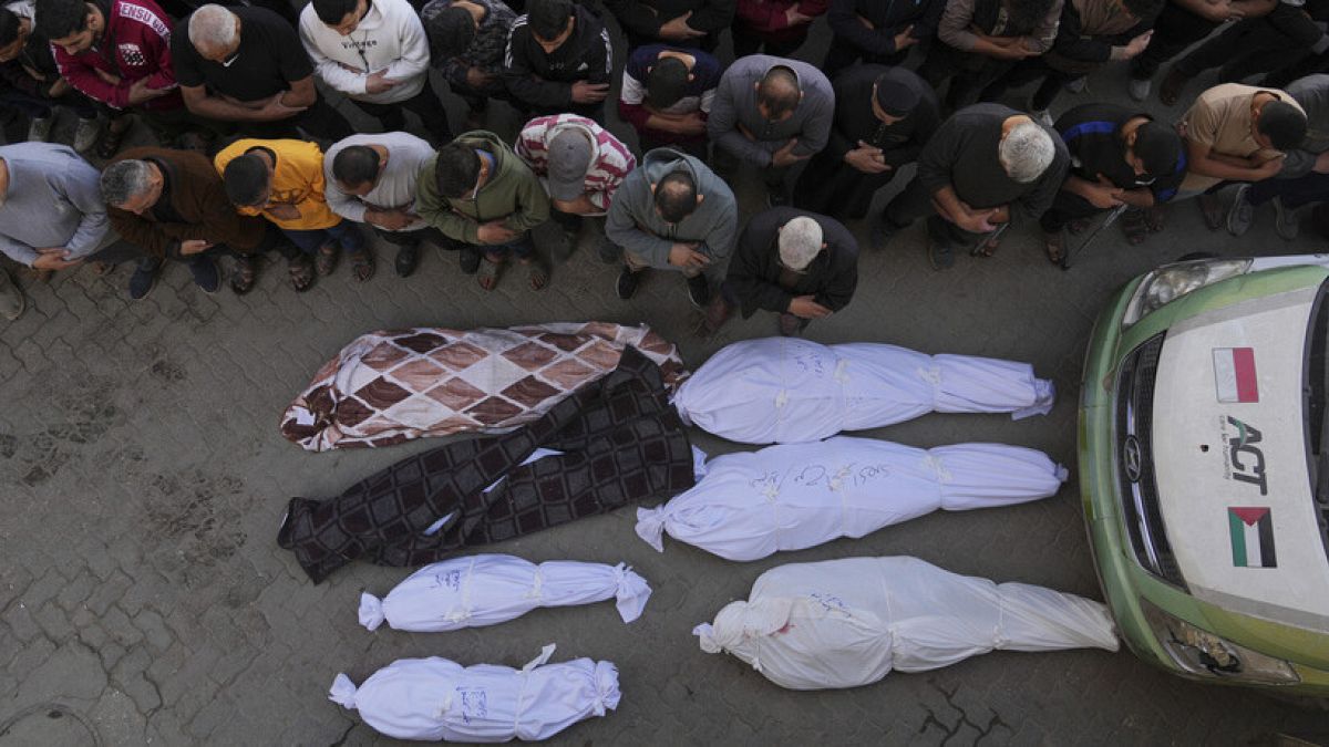 at least 100 palestinians killed in israeli airstrikes across gaza