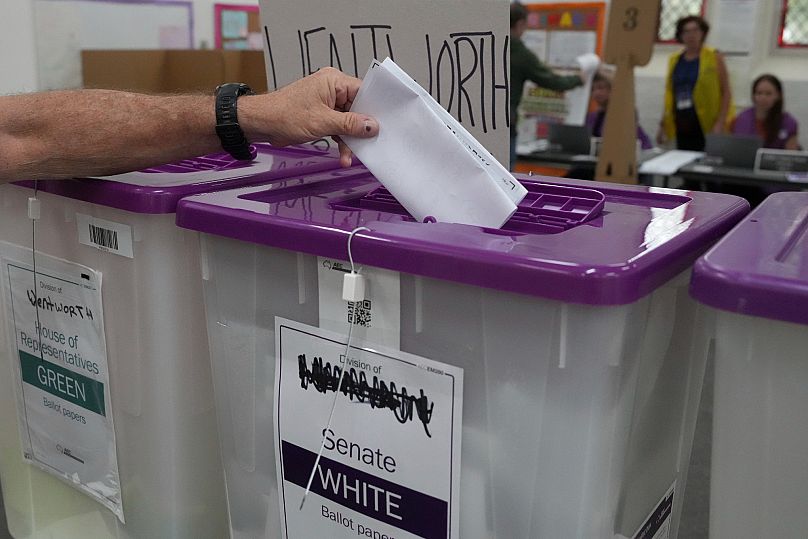 Australians begin to cast ballots in early voting ahead of 3 May general elections 1 australians begin to cast ballots in early voting ahead of 3 may general elections DYSQWMU6