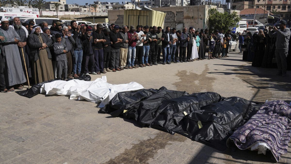 close to two dozen palestinians killed in israeli strikes across gaza TeXtyJMl