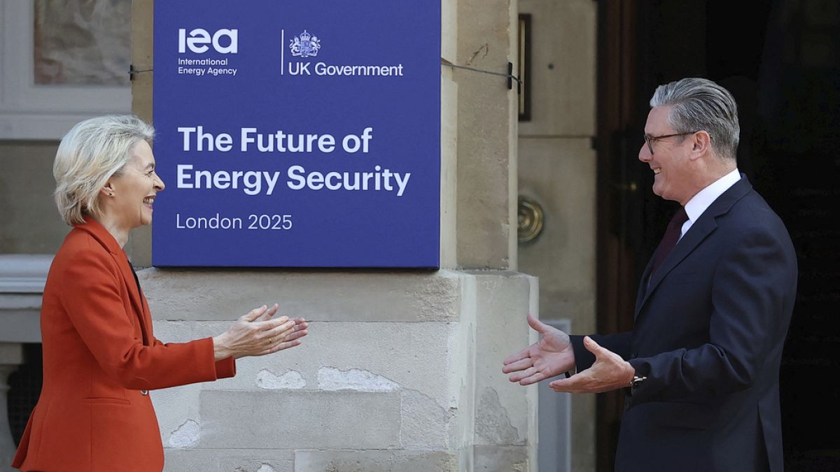 eu and uk underline commitment to energy transition at london summit Sqvj122F