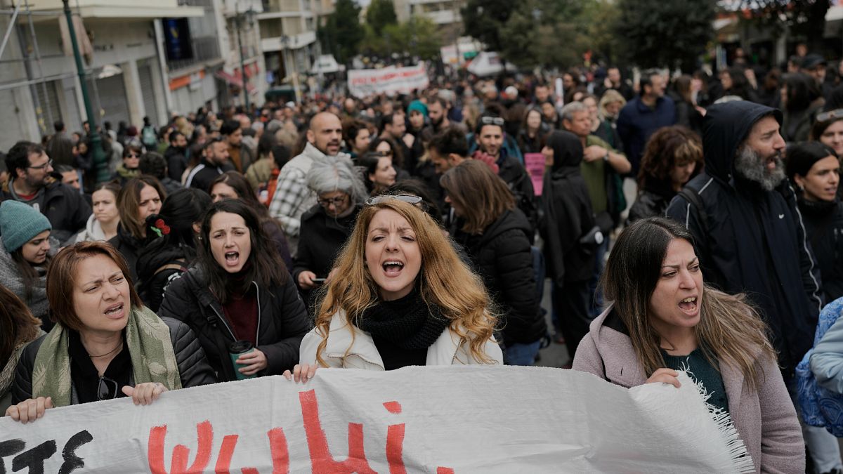 flights and ferries suspended across greece as unions call 24 hour general strike eihOD2uv