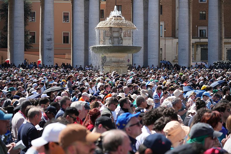 In photos: Pope Francis buried, mourned by hundreds of thousands 4 in photos pope francis buried mourned by hundreds of thousands 3 8EnSstth