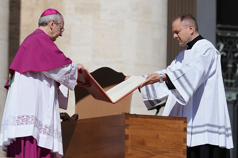 In photos: Pope Francis buried, mourned by hundreds of thousands 6 in photos pope francis buried mourned by hundreds of thousands 5 wfCgrZHO