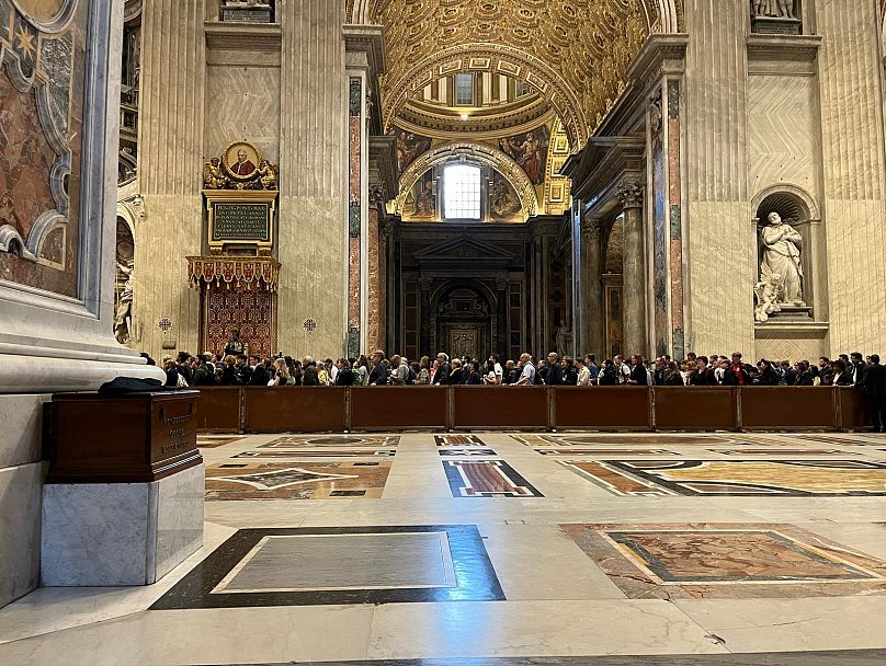 in silence and prayer thousands say farewell to pope francis at st peters basilica cSY6nl2w