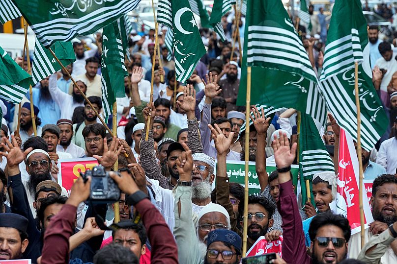 India and Pakistan cancel visas as rift deepens after mass shooting in Kashmir 3 india and pakistan cancel visas as rift deepens after mass shooting in kashmir 2 b5XVVGyu