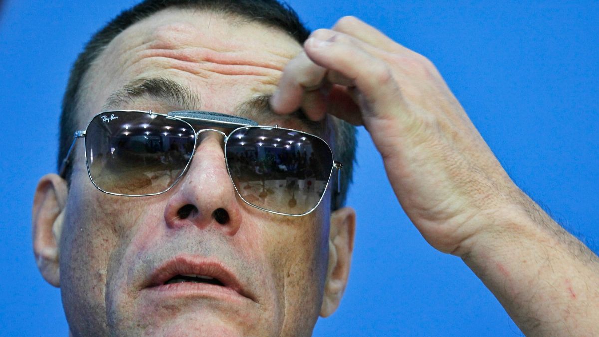 jean claude van damme asks putin for ambassadorial job and sends big kiss to russia MUIhsyAr