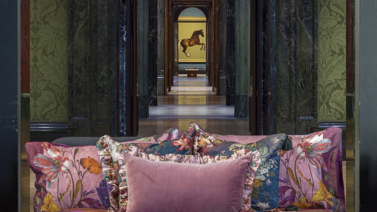 londons national gallery offers first ever overnight stay to celebrate its 200th anniversary OQsNwG2G