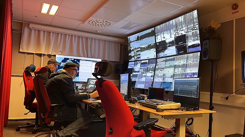 Millions of people are tuning in to watch a 24-hour livestream of moose migrating in Sweden 2 millions of people are tuning in to watch a 24 hour livestream of moose migrating vef5BzvK