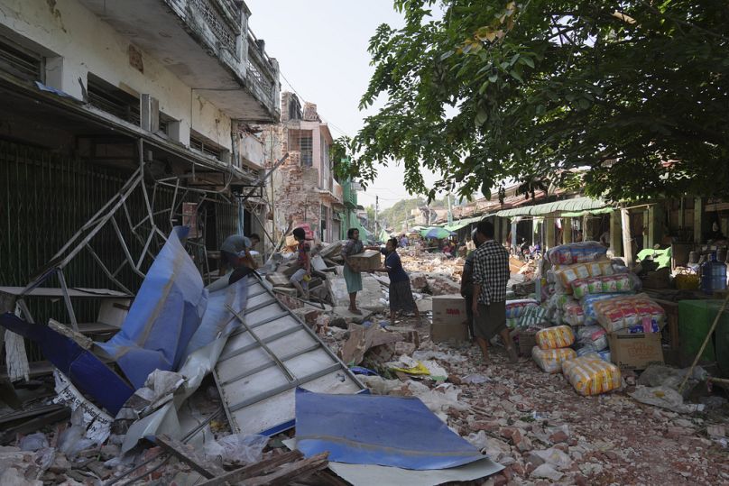 Myanmar: More than 2,000 confirmed dead in earthquake as landslides leave some areas inaccessible 1 myanmar more than 2000 confirmed dead in earthquake as landslides leave some areas inaccessible pJtALmct