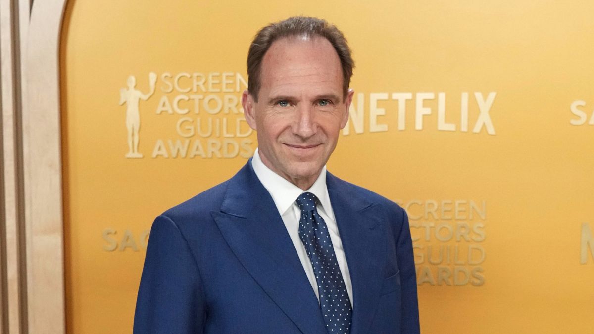 ralph fiennes to make opera directing debut in paris with adaptation of russian classic rkukOUES