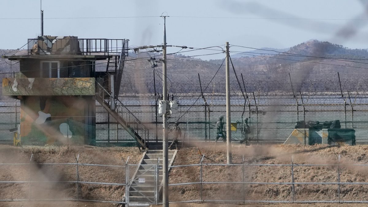 south korea fires warning shots after north korean troops cross border rytNl6HT