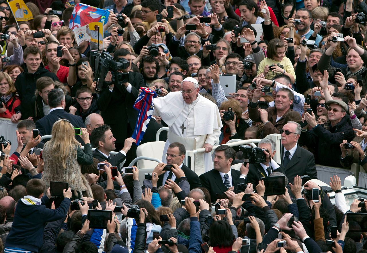 The pope who loved football: How Francis brought the beautiful game to the Vatican 3 the pope who loved football how francis brought the beautiful game to the vatican 51TWIXyK