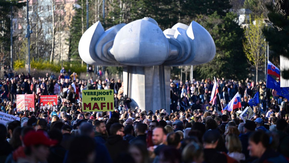 thousands of slovaks protest against russian style law targeting ngos yYn7OQdU