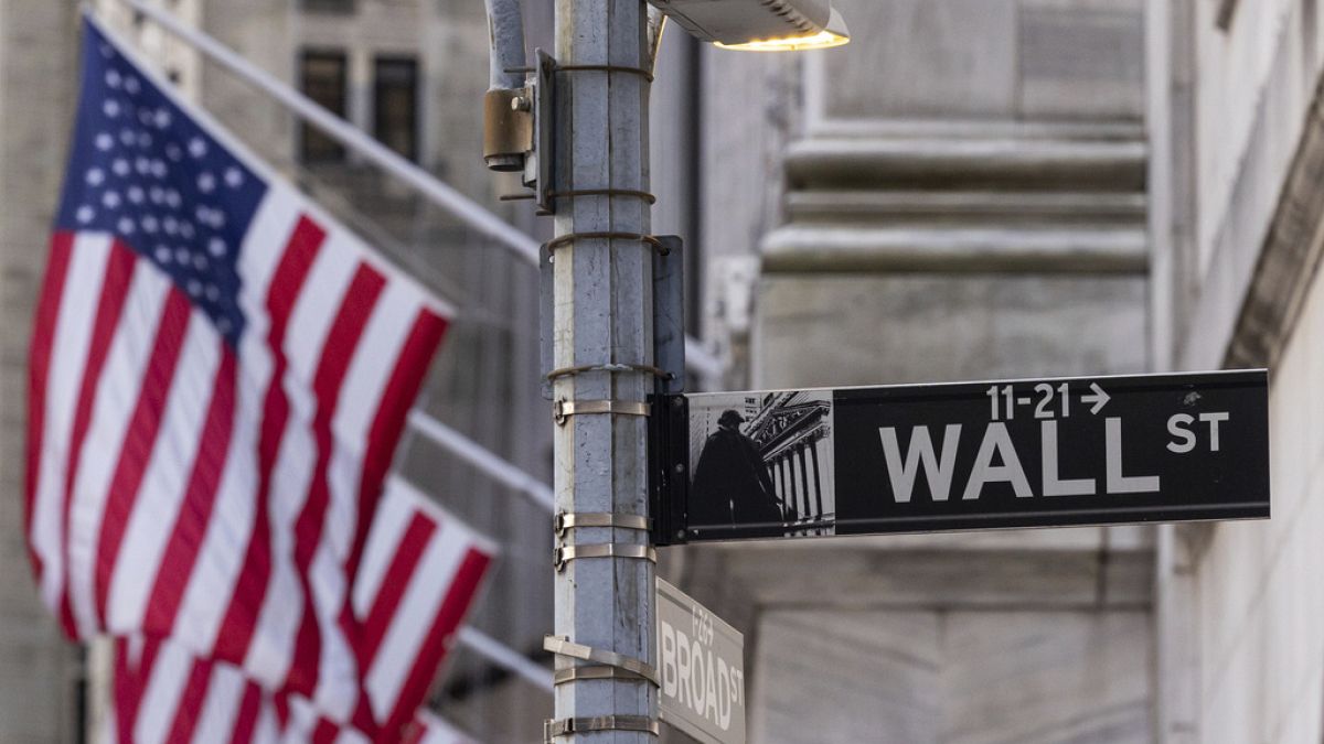 us markets edge slightly higher as trumps tariff volatility eases 57nDE2YO