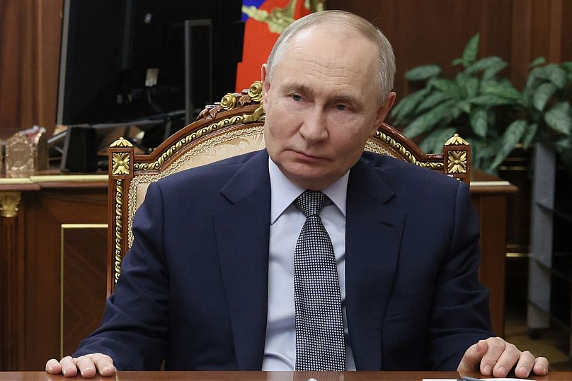 Vladimir Putin signs decree calling up 160,000 Russians for military service 1 vladimir putin signs decree calling up 160000 russians for military service 0 LwYpWmOt